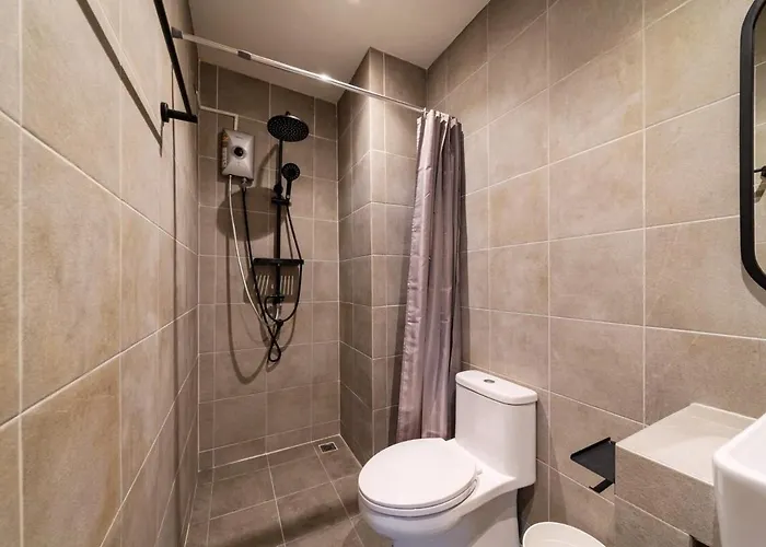 Apartment Bathtub, 2br, 2ba, 120 Sqm, 6 Pax, Near Bts 7-11 *