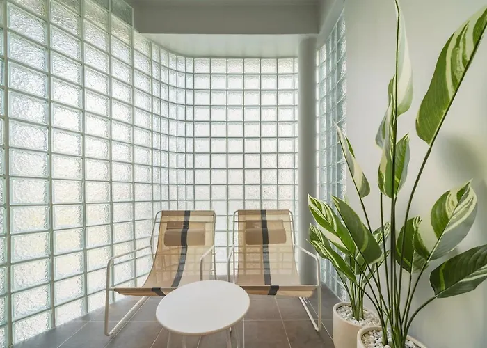 Bathtub, 2br, 2ba, 120 Sqm, 6 Pax, Near Bts 7-11 Apartment Bangkok