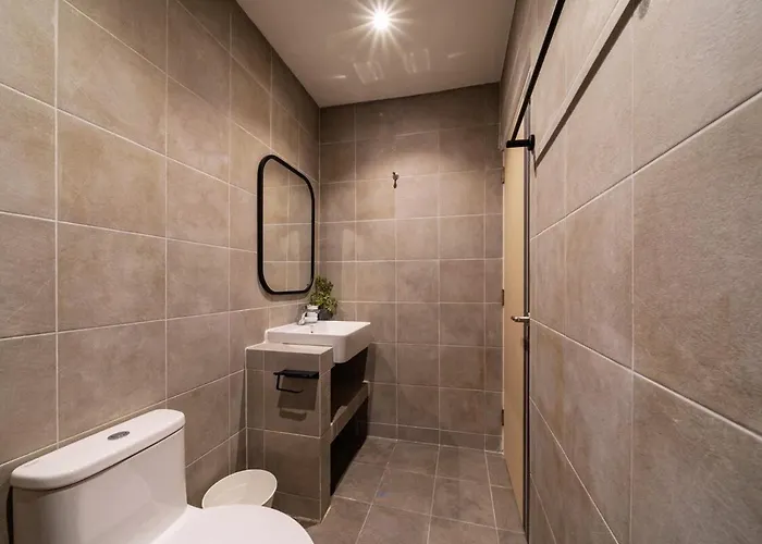 Bathtub, 2br, 2ba, 120 Sqm, 6 Pax, Near Bts 7-11