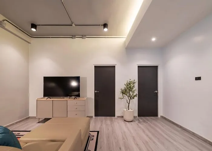 Bathtub, 2br, 2ba, 120 Sqm, 6 Pax, Near Bts 7-11 *