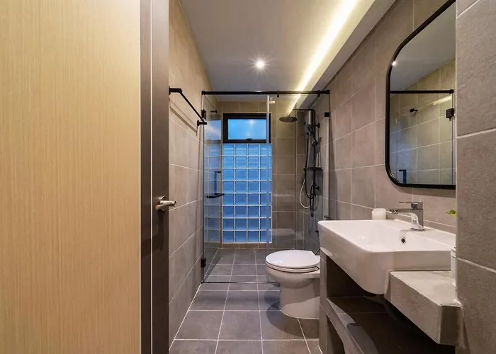 Apartment Bathtub, 2br, 2ba, 120 Sqm, 6 Pax, Near Bts 7-11 *