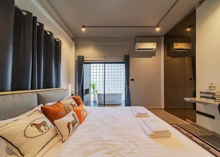 Apartment Bathtub, 2br, 2ba, 120 Sqm, 6 Pax, Near Bts 7-11