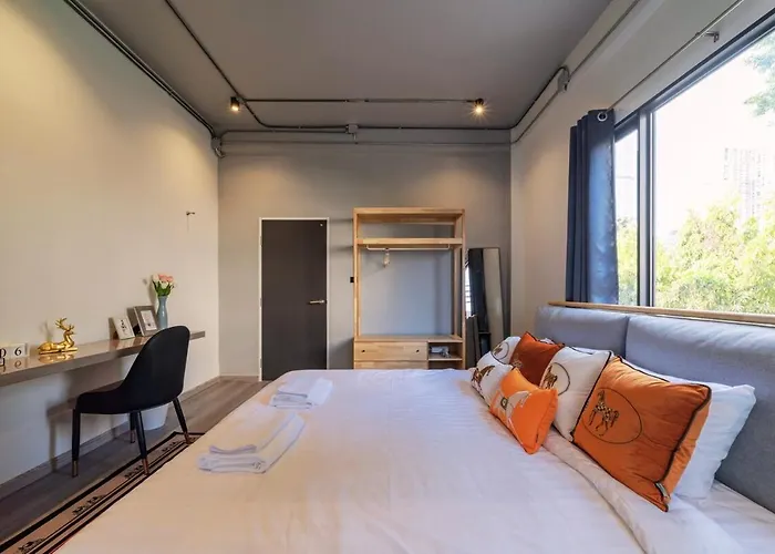 Bathtub, 2br, 2ba, 120 Sqm, 6 Pax, Near Bts 7-11