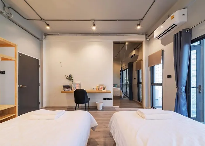 Apartment Bathtub, 2br, 2ba, 120 Sqm, 6 Pax, Near Bts 7-11 *