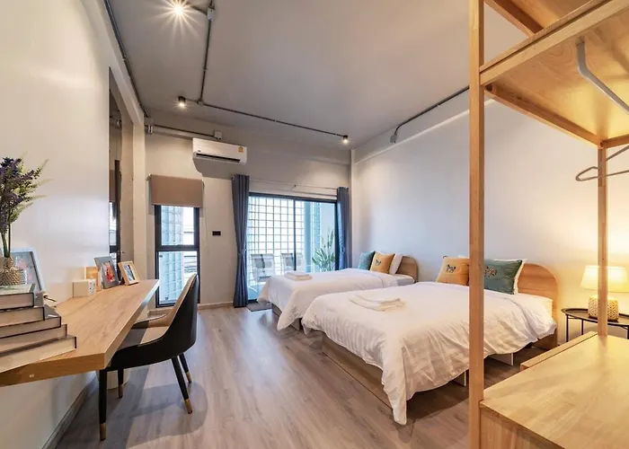 Bathtub, 2br, 2ba, 120 Sqm, 6 Pax, Near Bts 7-11 *