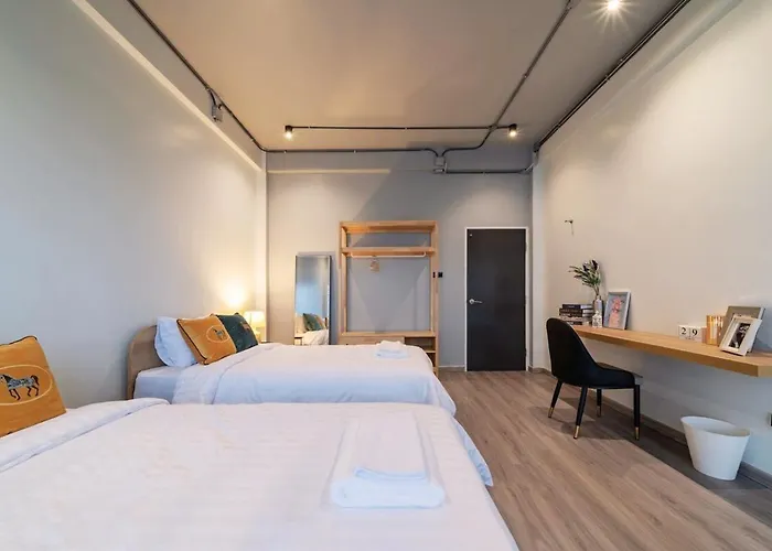 Bathtub, 2br, 2ba, 120 Sqm, 6 Pax, Near Bts 7-11